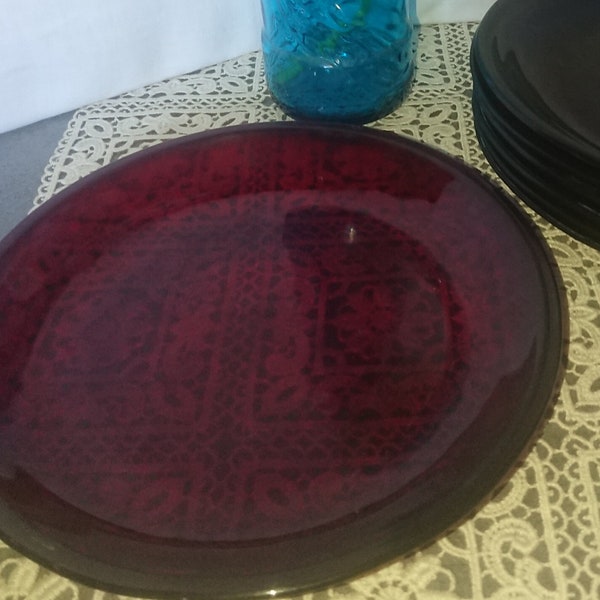 Assiettes Plates rouge Verre France 70'S / Art de la table décoration rétro / lot de 6 assiettes plates rondes rouge en verre moulé granité