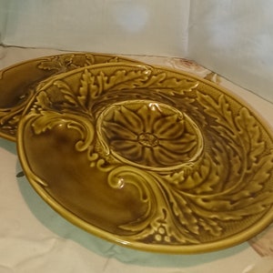 Gien artichoke plates, ochre earthenware, France, 70s / Tableware / Vintage decoration / 2 round Gien khaki green plates with compartments