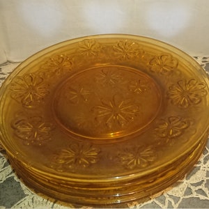 VERECO Amber Glass Plates 70&#39;S / Tableware / Retro Kitchen Decor / Set of 6 Flat Dessert Plates in Amber Color with Relief Flower