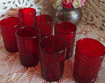 Red glasses, hand-blown glass, France, 1970s / Tableware / Retro decoration / Set of 7 medium-sized hand-blown glasses, red lemonade