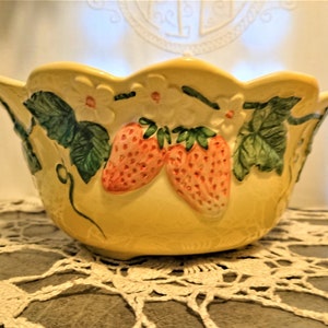Strawberry Barbotine Draining Bowl, Earthenware, France, 40s / Tableware / Vintage Decoration / Strawberry Barbotine Draining Bowl