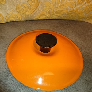 Couvercle Fonte LECREUSET France art de la table cooking décoration cuisine couvercle en fonte coloris orange plusieurs tailles