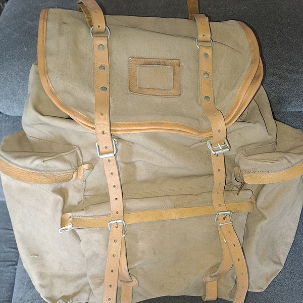 Sac A Dos LAFUMA vintage France 50'S / Accessoire de Loisir Randonnées Marche à pied / grand sac à dos toile et cuir à armature métallique