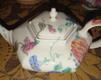 Porcelain teapot Limoges France 1910/20 /Tableware / Made in France / Indochina style / Teapot with floral decoration in Japanese style