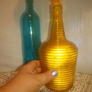 Carafe Bottle Empoli Glass Ochre ITALY 50&#39;S / Vintage decoration / Decorative decanting carafe in yellow ochre color, Italian manufacture