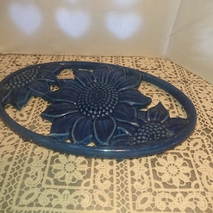 LETHU 2000 Cast Iron Trivet / Tableware / Kitchen Decoration / Cast Iron Trivet with Art Deco Style Decor and Sunflower Cutouts