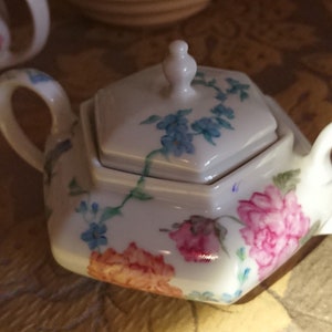 Azucarero de porcelana de Limoges, Francia, 1910/1920 / Vajilla / Fabricado en Francia / Estilo Indochina / Azucarero con decoración floral de estilo japonés