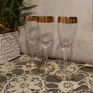 Vintage Champagnerflöten Bistrot Cristal France 1960 / Geschirr / Retro Shabby Dekor / 3er Set gemeißelte Kristallflöten