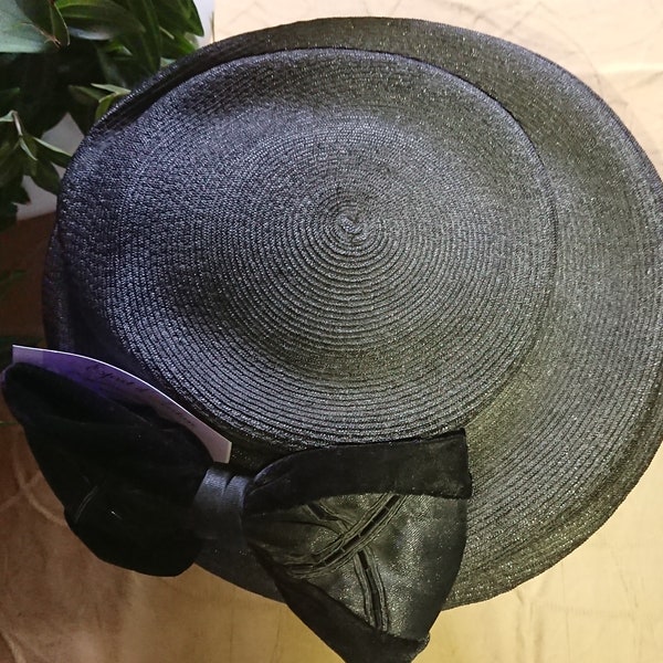 Chapeau Noir Femme France Collection XX / Accessoire de Mode / Women Hat/ chapeau vintage plat sisal coloris noir et gros noeud velours noir