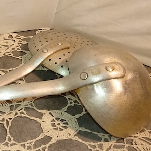 Ladle Colander Alu France 40&#39;S / Tableware / Vintage decoration conviviality / Large ladle, flat colander and a round one in Aluminum