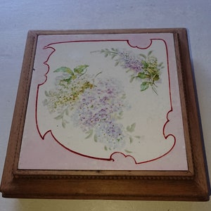 French Faience Trivet 50&#39;s / folk art / tableware / kitchen decoration / Faience tile and carved wooden base