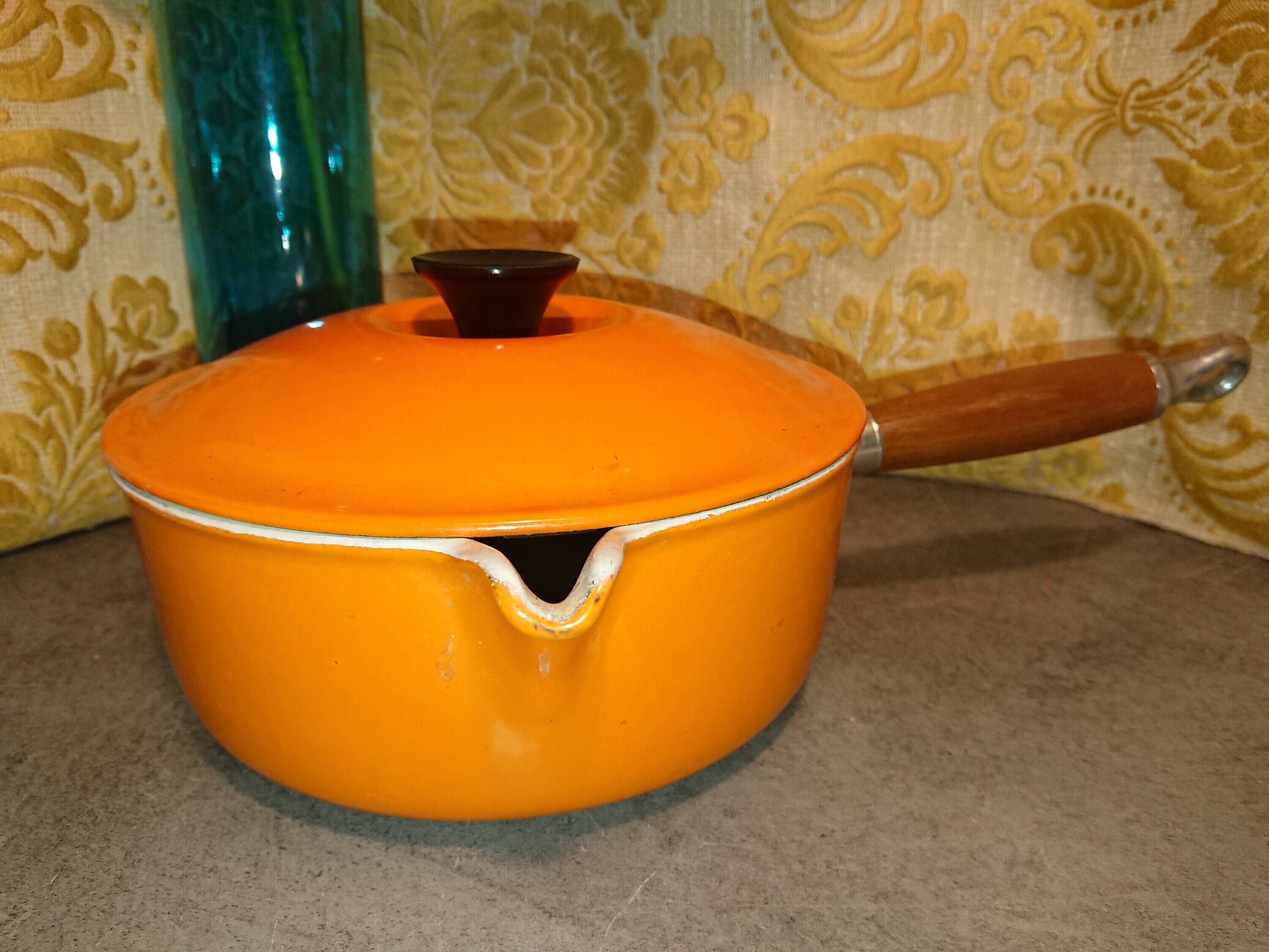 Casserole Le Creuset Vintage N°14 – Fonte émaillée Orange, Bec Verseur, France