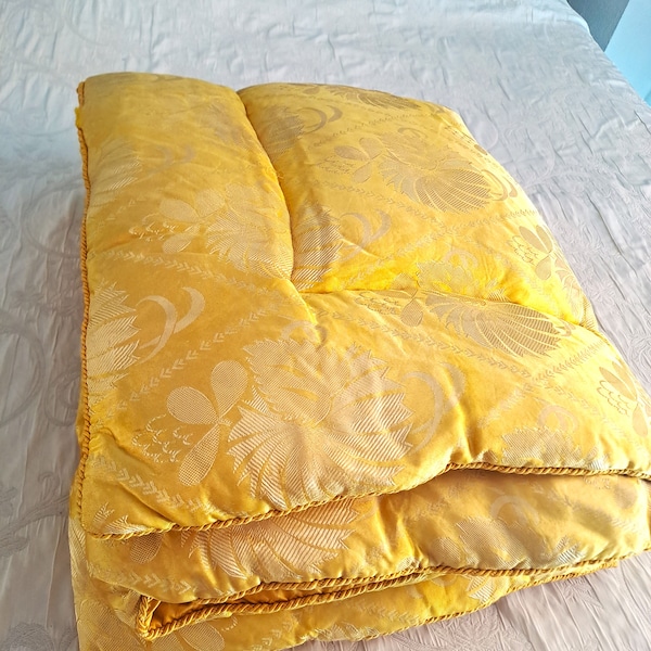 Boutis Provence feather edredon Bedspread France 1900 / bedroom decoration / edredon in real yellow ocher feathers