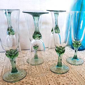 Flutes Champagne vert France 90'S vintage Art de la Table/ LOT de 7 Flutes à Champagne pied coloris vert