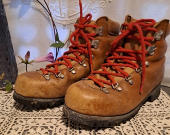 Pair shoes T37 VIBRAM glacier mountain 1960 / Hiking leisure / 1 pair of high mountain shoes brown quality Size 37