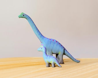 Jouet brontosaure Waldorf | Figurine animale préhistorique Montessori | Fait main avec du bois biologique