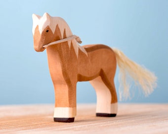 Montessori-freundliches hölzernes Tierpferd | Handgefertigtes Bio Holzspielzeug | Waldorf Figur