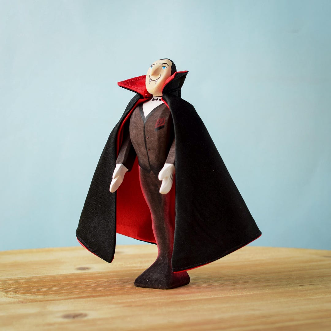 手作り木製ドラキュラ伯爵の置物｜ウォルドルフ社製ハロウィン吸血鬼