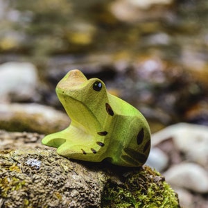 Grenouille verte faite main Figurine en bois Jouet Waldorf respectueux de l'environnement image 9