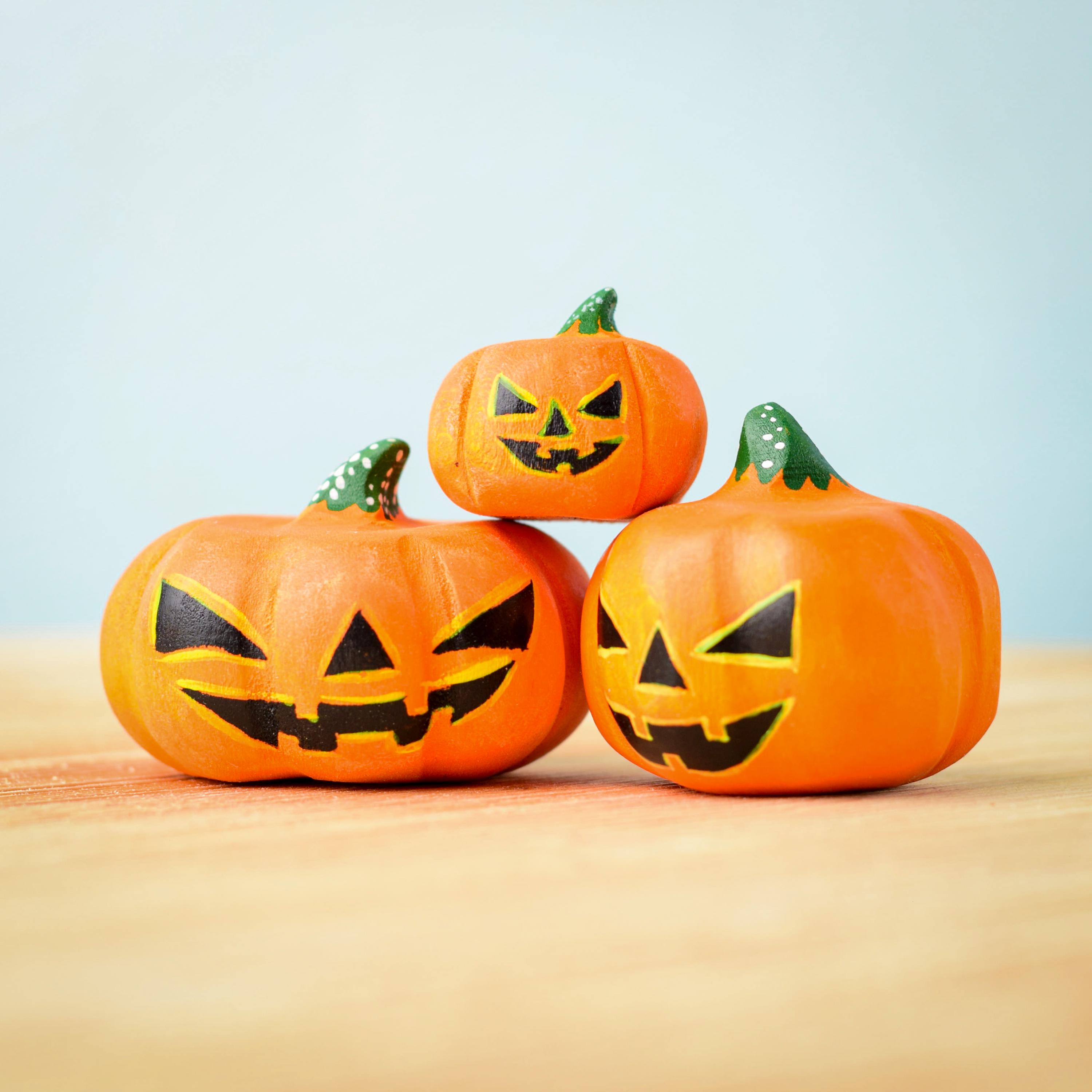 Handmade Wooden Jack-o'-lantern Pumpkin Set | Halloween Decor