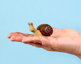 Figurine en bois escargot - Jouet Waldorf respectueux de l'environnement, fait main