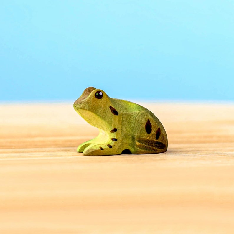 Grenouille verte faite main Figurine en bois Jouet Waldorf respectueux de l'environnement image 3