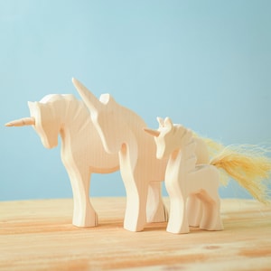 ファンタジーユニコーン木製フィギュア | ウォルドルフ動物 | モンテッソーリフレンドリーな木製おもちゃ