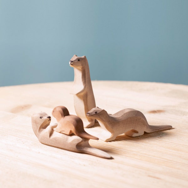 Adorable Wooden Otter Family Figurines | Waldorf & Montessori Inspired Eco-Friendly Animal Toys | Ideal Gift