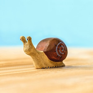 Schnecke Holzfigur Umweltfreundliches Waldorfspielzeug, handgefertigt Bild 2