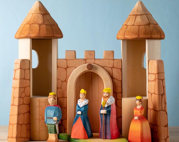 Handgefertigtes Holzschloss & Königsfamilie als Set | Waldorf Spielzeug