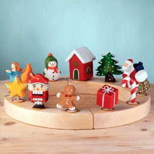 Anillo de madera artesanal para la celebración navideña / Figuritas navideñas Waldorf