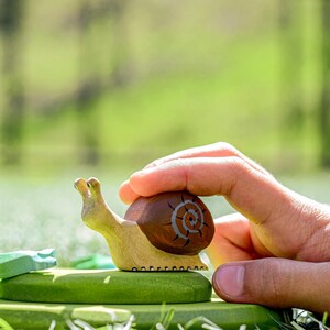 Schnecke Holzfigur Umweltfreundliches Waldorfspielzeug, handgefertigt Bild 4