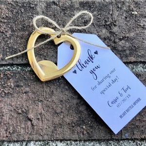 Juego de abridores de botellas de amor de corazón con etiquetas impresas personalizadas * Llavero de favores de boda * Favor de despedida de soltera * Cumpleaños de regalo de despedida de soltera