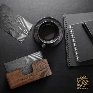 Porte Cartes de Visite en Bois Support de Cartes de Visite gravé Etui à Cartes de Visite Bureau Support de Nom Carte Présentoir Carte Etui