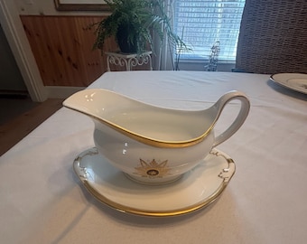 Salsera con platillo "Estrella del Edén" de Royal Crown Derby con cartucho rojo.