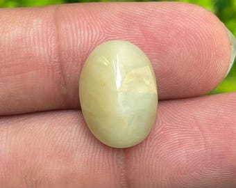 天然キャッツアイ宝石 9.5カラット、オーバルキャッツアイカボションルースストーン 15 x 11 mm、リングやジュエリー製作用の本物のクリソベリルキャッツアイ宝石