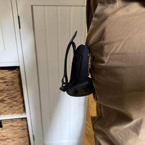 Quest 3/3S Pocket Hooks - Quickly stow your controllers without setting them down!