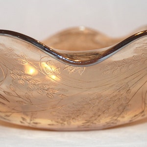 Jeanette Glass &quot;Florigold Louisa&quot; 12&quot; iridescent ruffled bowl