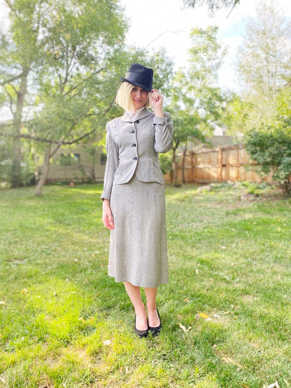 Vintage 1940s "Rosalind Russell" Navy + White Houn