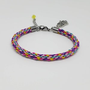 Bracelet kumihimo multicolore avec breloques, bijoux faits main, cadeau pour elle