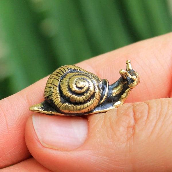 Snail Figure Brass Collectible Hand Curved Metalwork Sculpture Animal Miniature Figurine Ornament