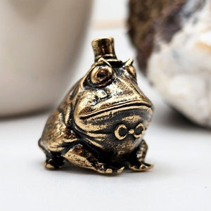 Toad Tiny Figurine Collectible Amphibian Small Frog Miniature Handmade Collectible Toad Ornament Gentleman Animal Trinket