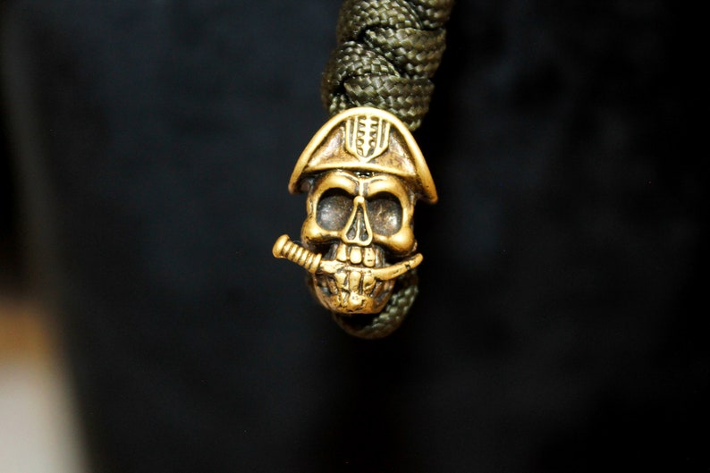 Portachiavi In Paracord Fatto A Mano – Piccolo, Con Perla A Teschio, Multicolore, UK - Foto 5