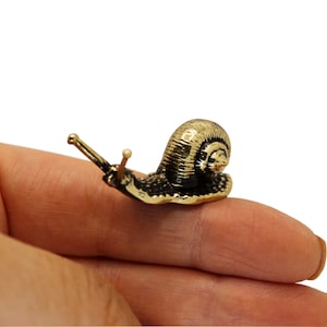 Figura de caracol de latón macizo, escultura coleccionable en miniatura, hecha a mano, estatua de metal de 3,3 cm.