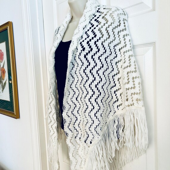 Boho White Triangle  Shawl, Fringed Triangle Yarn… - image 3