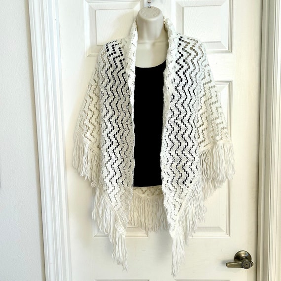 Boho White Triangle  Shawl, Fringed Triangle Yarn… - image 4