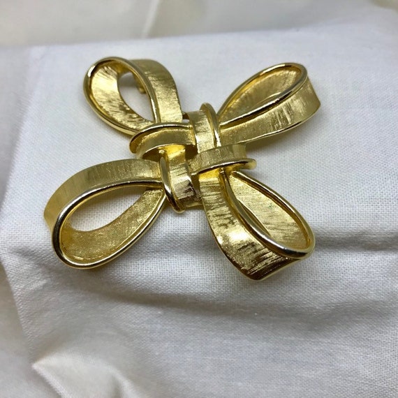 Trifari Signed Knotted Double Bow Brooch | Brushe… - image 1