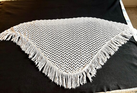 Boho White Triangle  Shawl, Fringed Triangle Yarn… - image 2