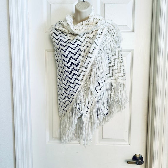 Boho White Triangle  Shawl, Fringed Triangle Yarn… - image 1