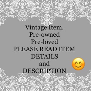 May include: A grey background with white lace trim and text that reads "Vintage Item. Pre-owned. Pre-loved. PLEASE READ ITEM DETAILS and DESCRIPTION" with a smiling emoji.